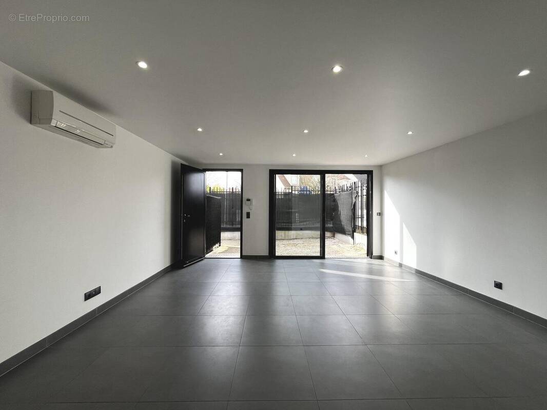 Maison à CONCHES-SUR-GONDOIRE