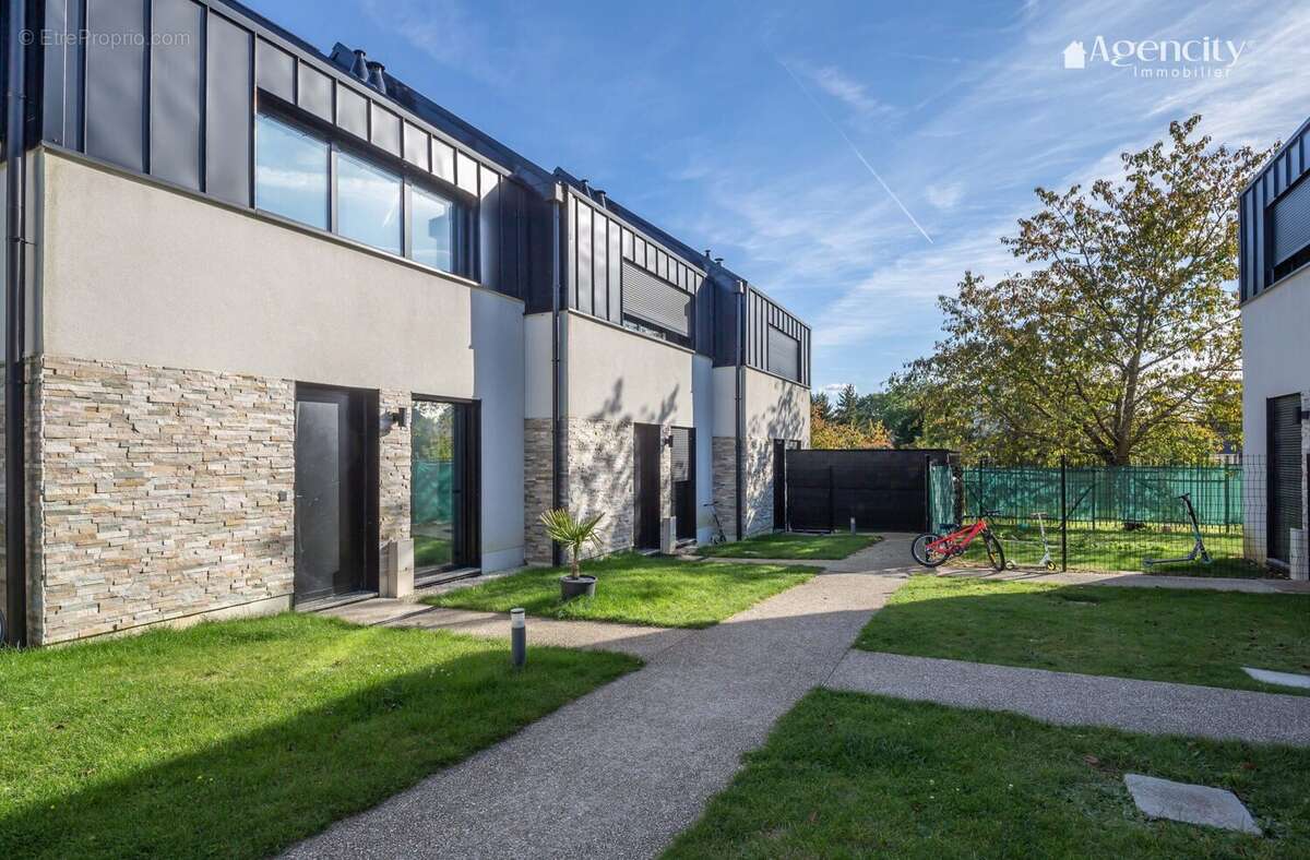 Maison à CONCHES-SUR-GONDOIRE