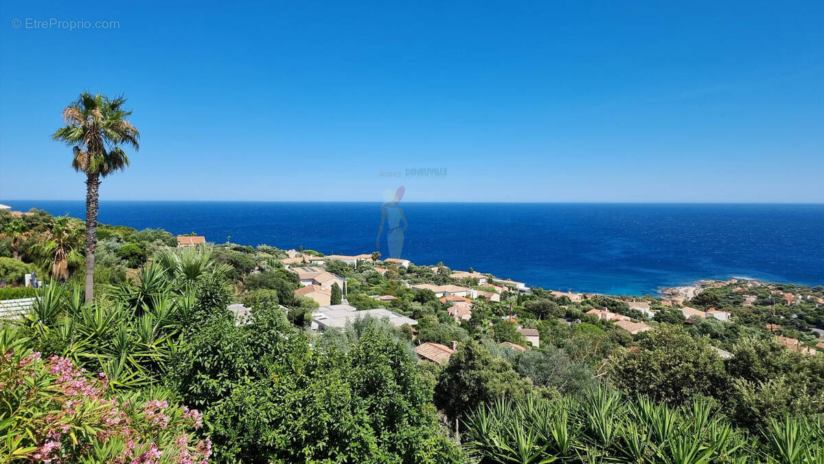 Maison à LES ISSAMBRES