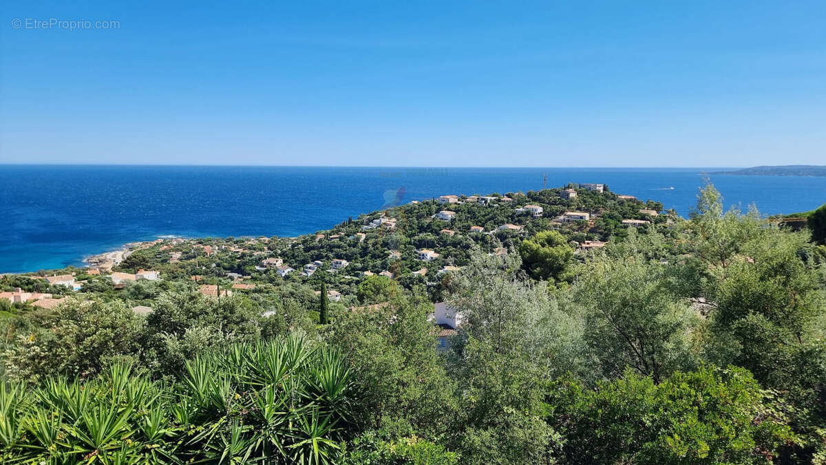 Maison à LES ISSAMBRES