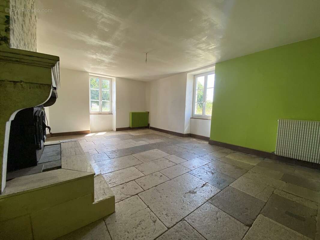 Maison à GRANCEY-LE-CHATEAU-NEUVELLE