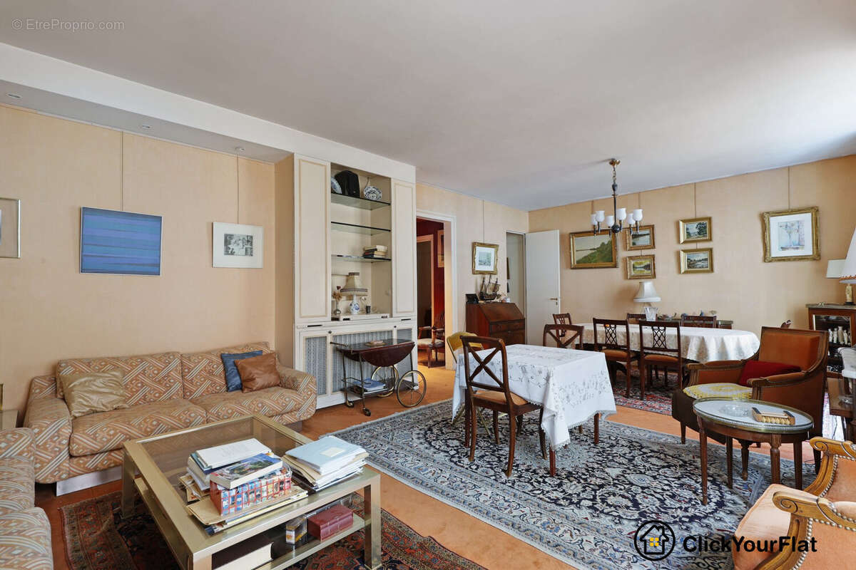 Appartement à PARIS-16E