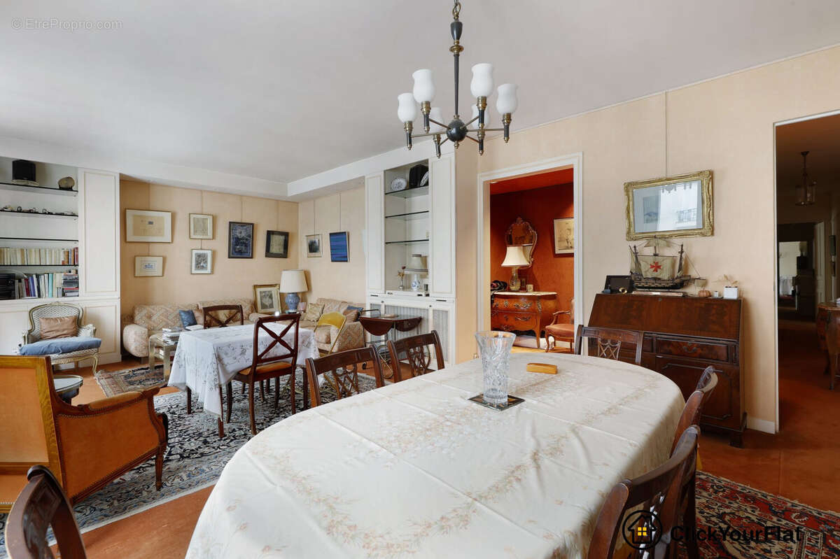 Appartement à PARIS-16E