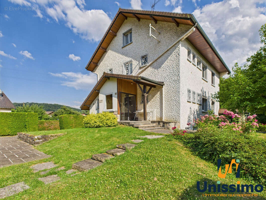 Maison à PONT-DE-ROIDE