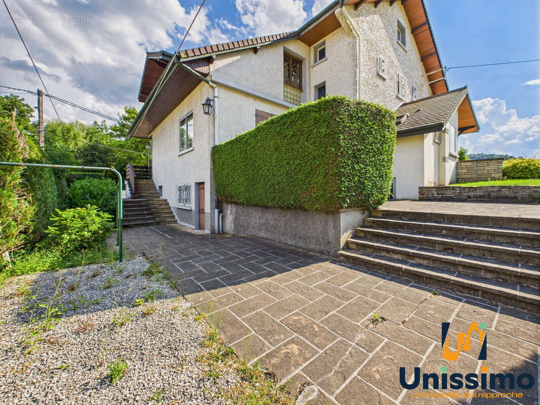 Maison à PONT-DE-ROIDE