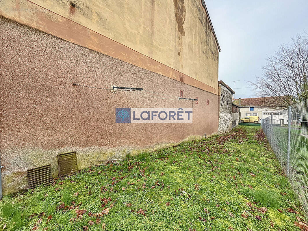 Maison à DOMMARTIN-LE-SAINT-PERE