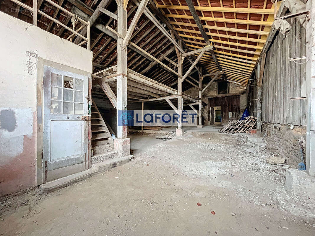 Maison à DOMMARTIN-LE-SAINT-PERE