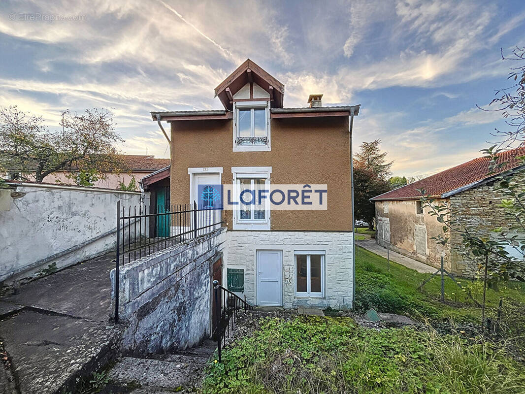 Maison à DOMMARTIN-LE-SAINT-PERE