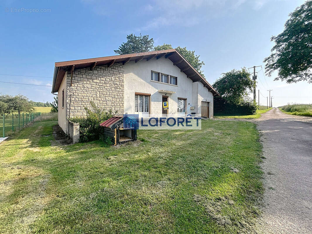 Maison à FERRIERE-ET-LAFOLIE