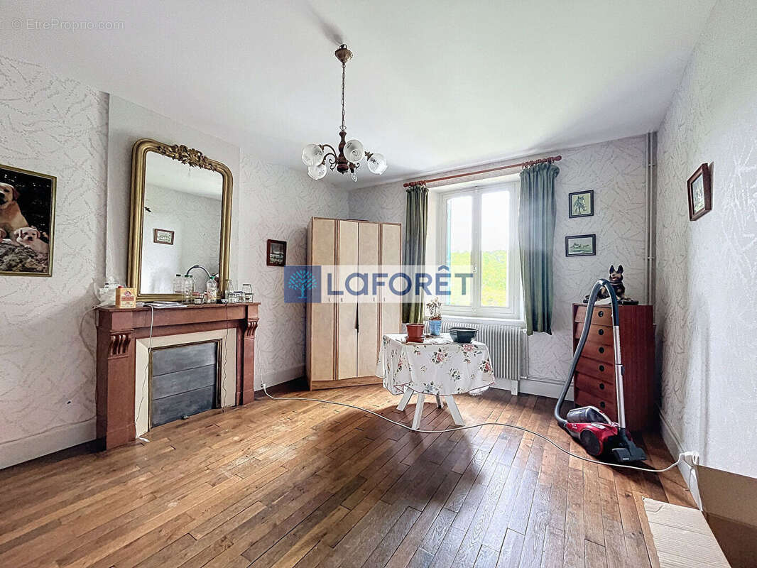 Maison à DOULEVANT-LE-CHATEAU