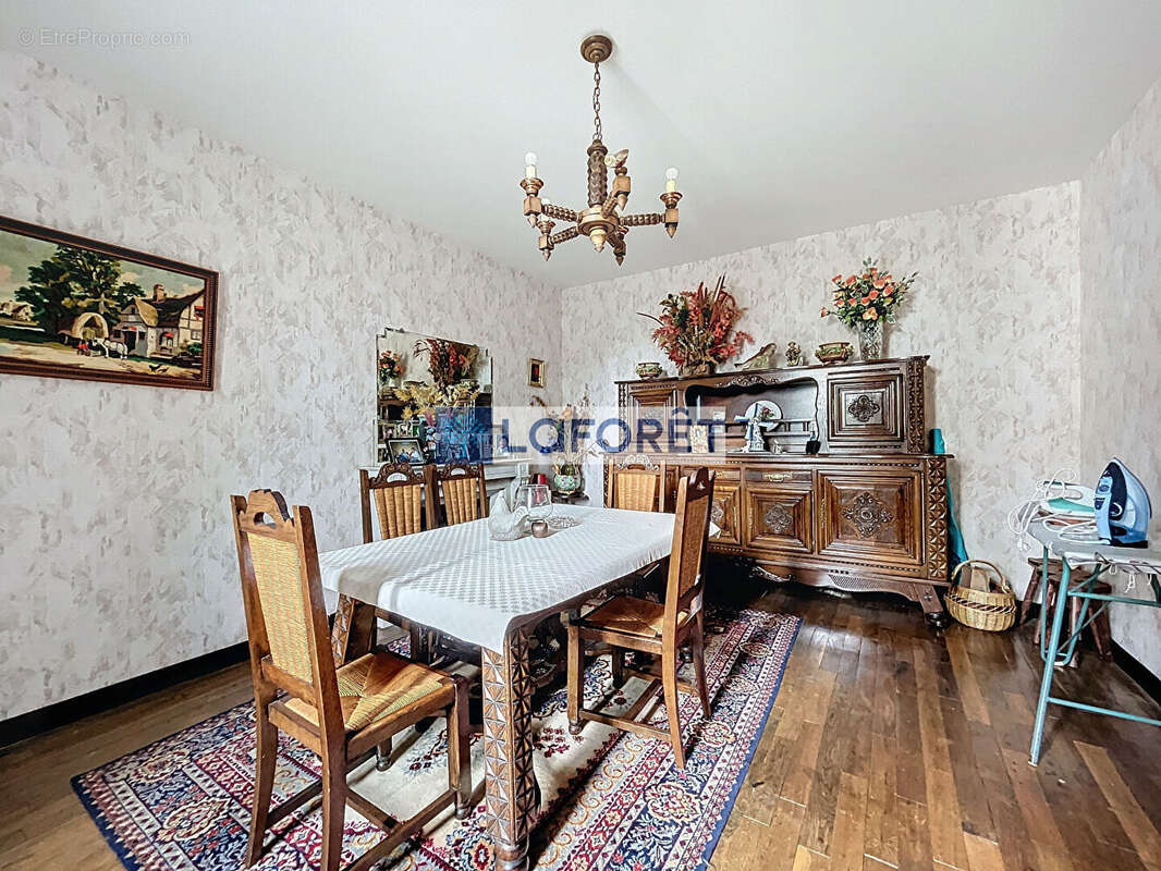 Maison à DOULEVANT-LE-CHATEAU