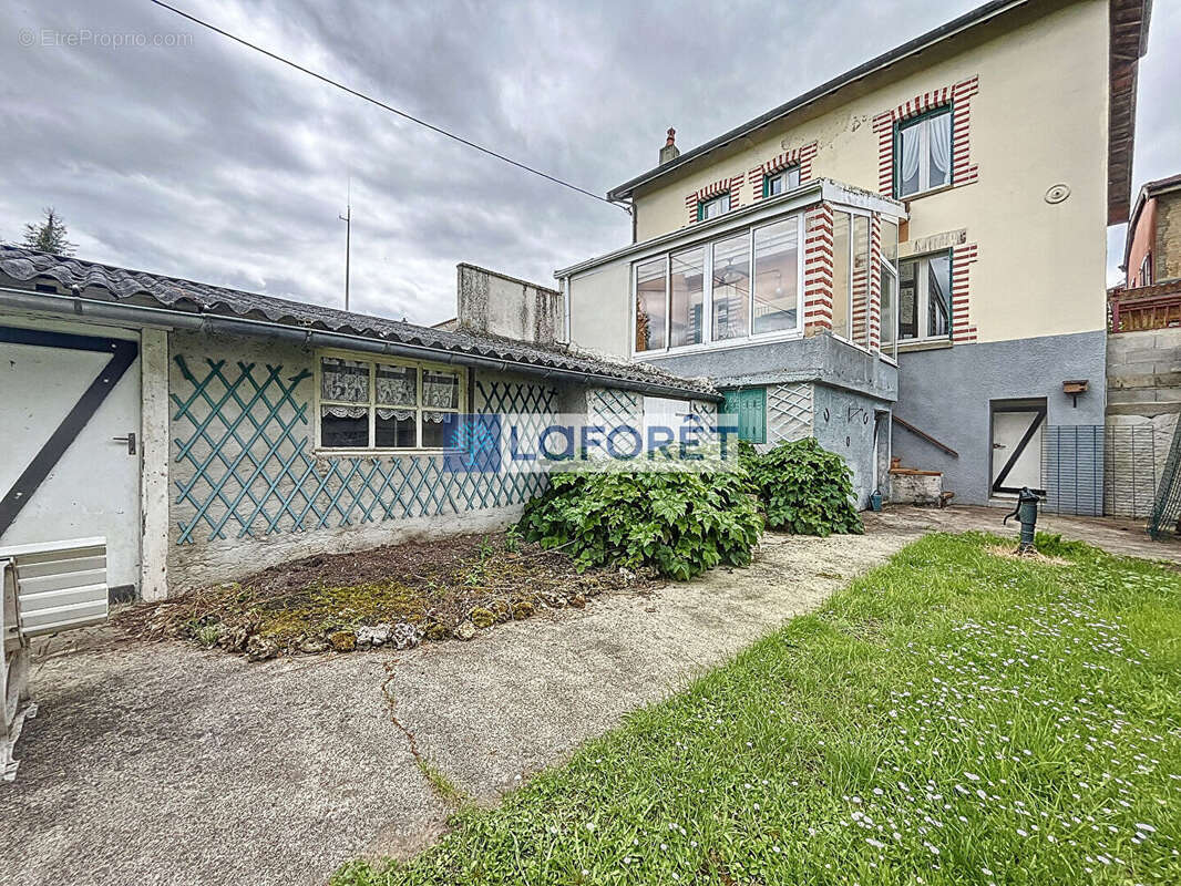 Maison à DOULEVANT-LE-CHATEAU