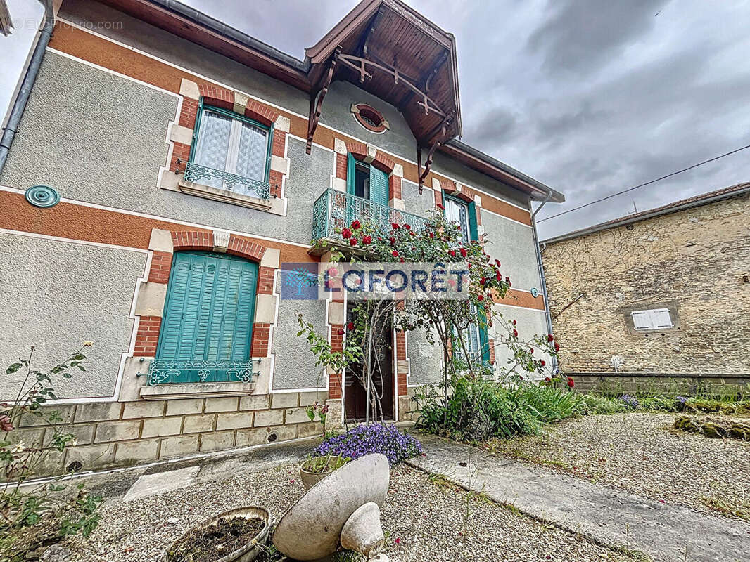 Maison à DOULEVANT-LE-CHATEAU