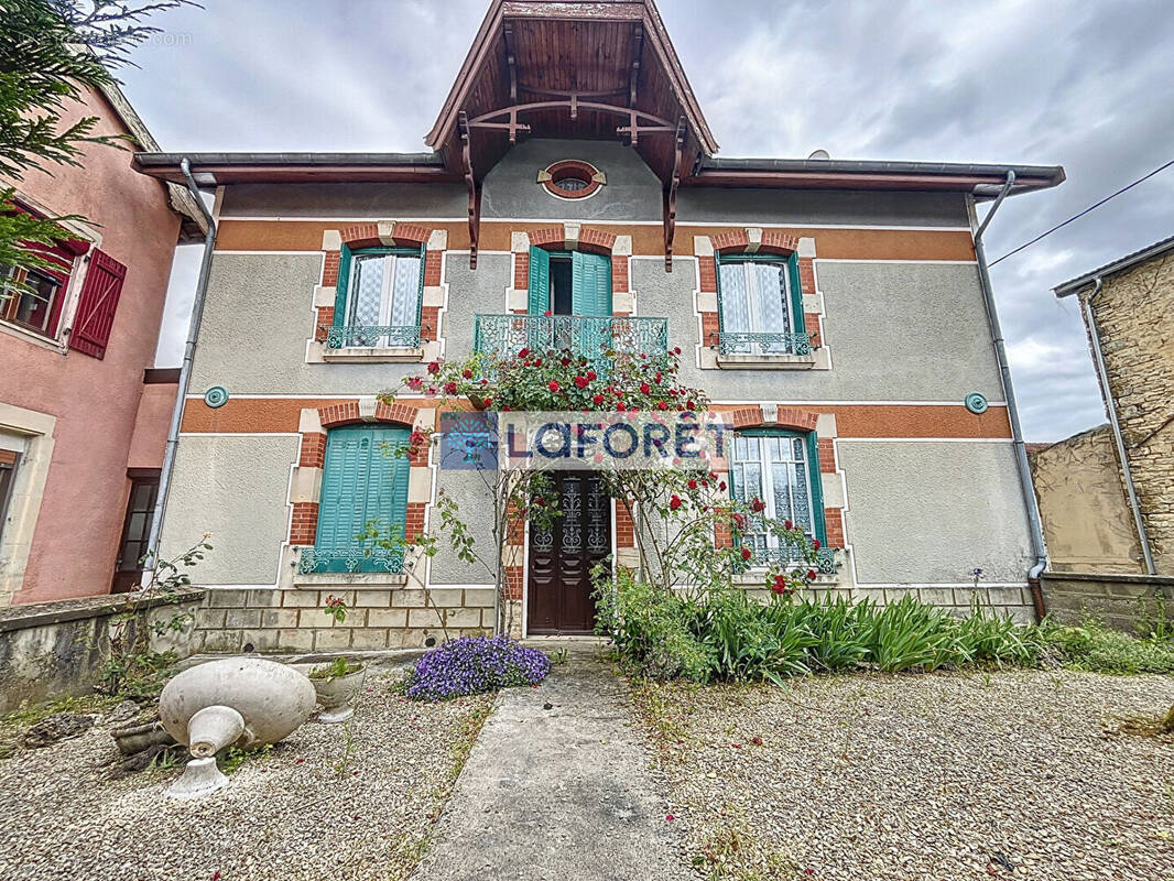 Maison à DOULEVANT-LE-CHATEAU