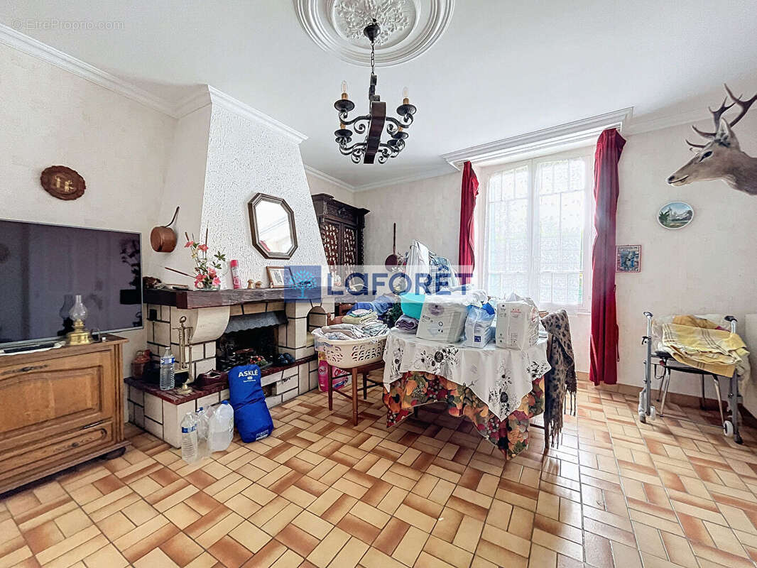 Maison à DOULEVANT-LE-CHATEAU