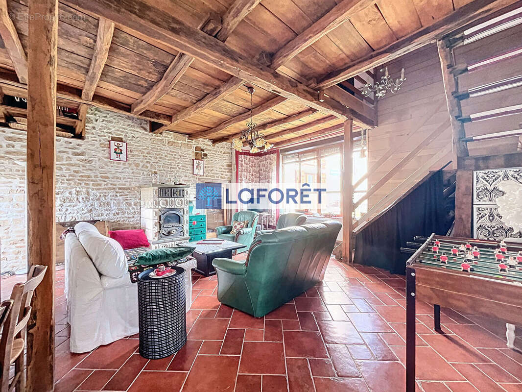 Maison à COURCELLES-SUR-BLAISE