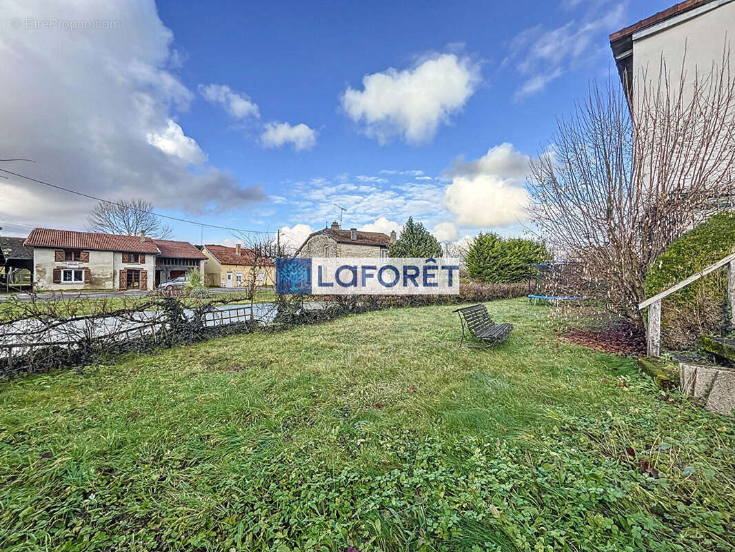 Maison à COURCELLES-SUR-BLAISE