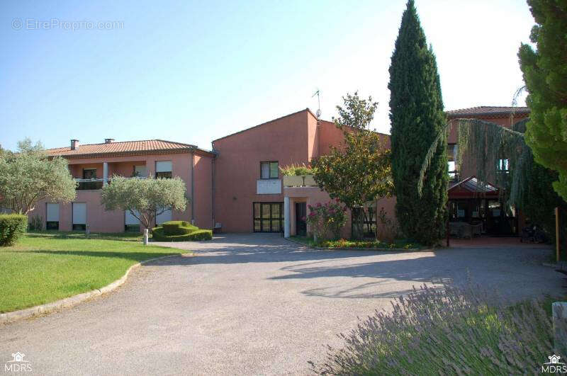 Commerce à SAINT-MAXIMIN-LA-SAINTE-BAUME