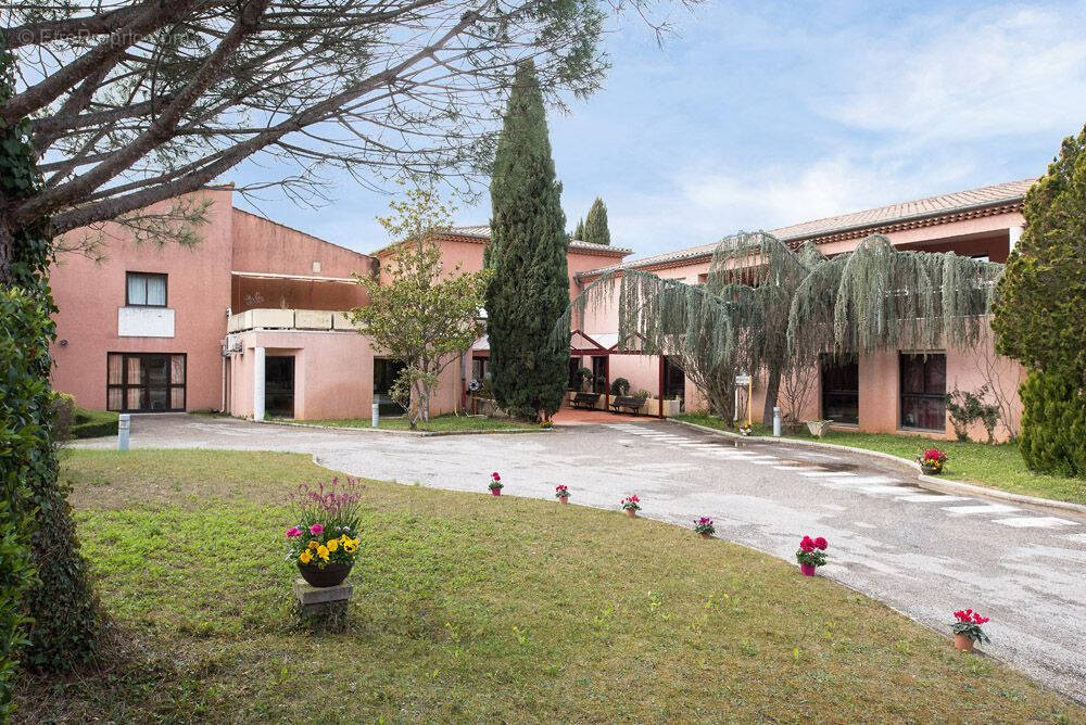 Commerce à SAINT-MAXIMIN-LA-SAINTE-BAUME