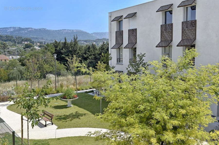 Commerce à SAINT-MAXIMIN-LA-SAINTE-BAUME