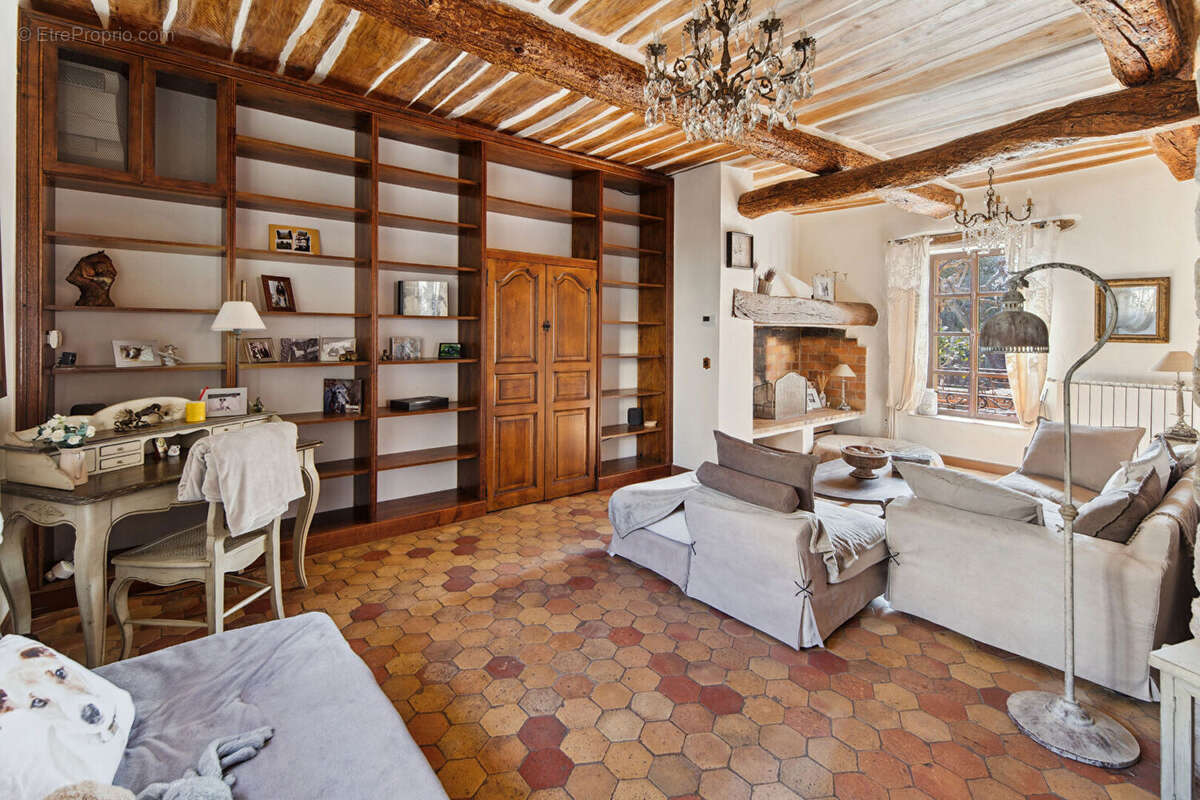 Maison à LE CANNET-DES-MAURES