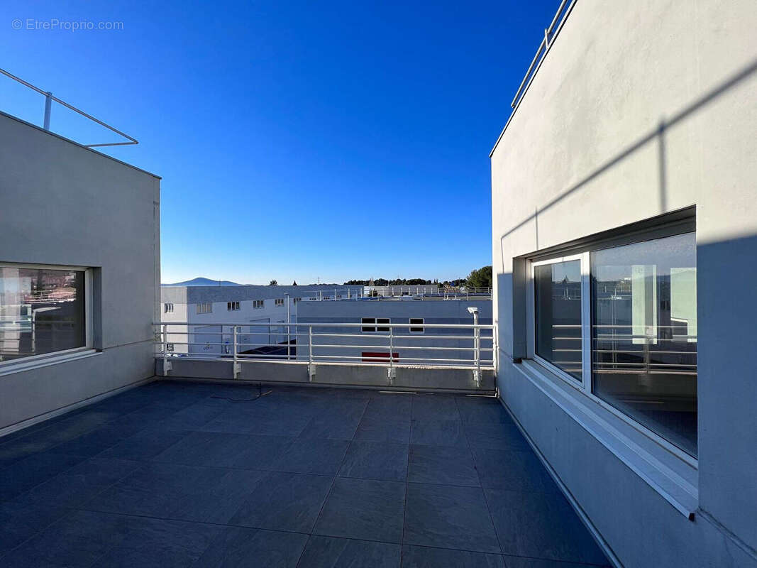 Commerce à LA FARLEDE