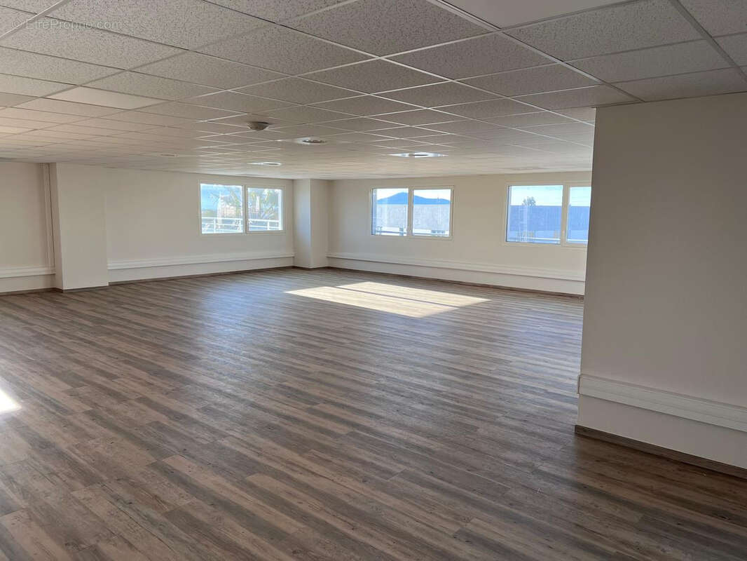 Commerce à LA FARLEDE