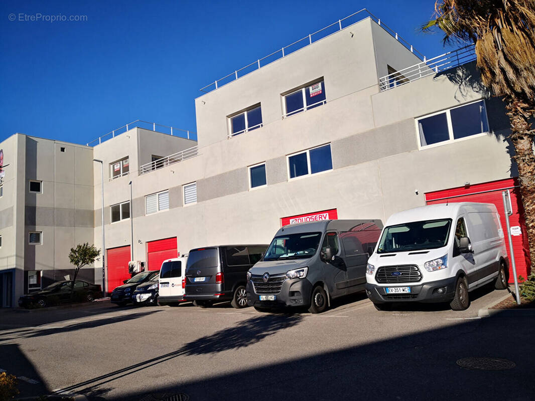 Commerce à LA FARLEDE