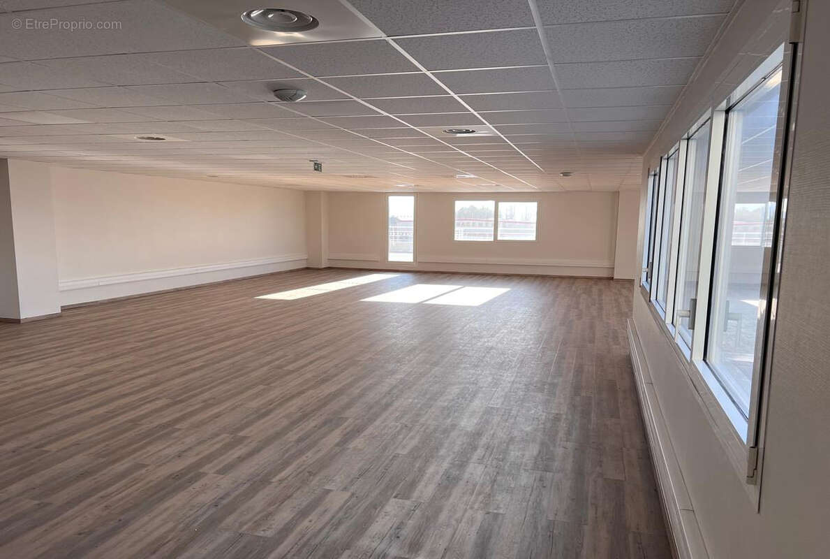 Commerce à LA FARLEDE