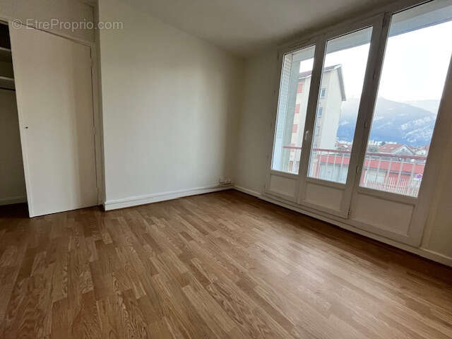 Appartement à FONTAINE