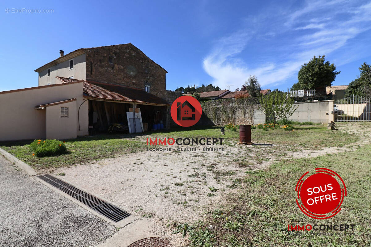 Terrain à LAUDUN-L&#039;ARDOISE