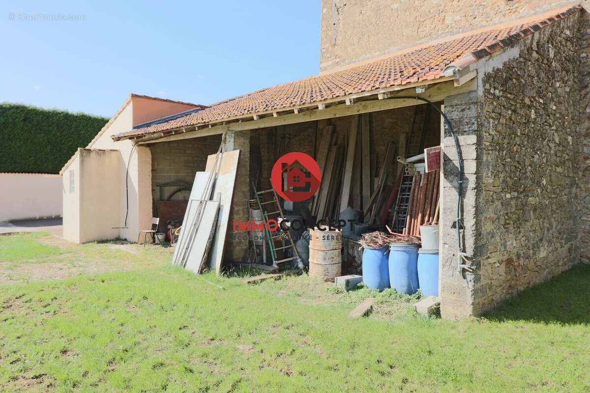 Terrain à LAUDUN-L&#039;ARDOISE