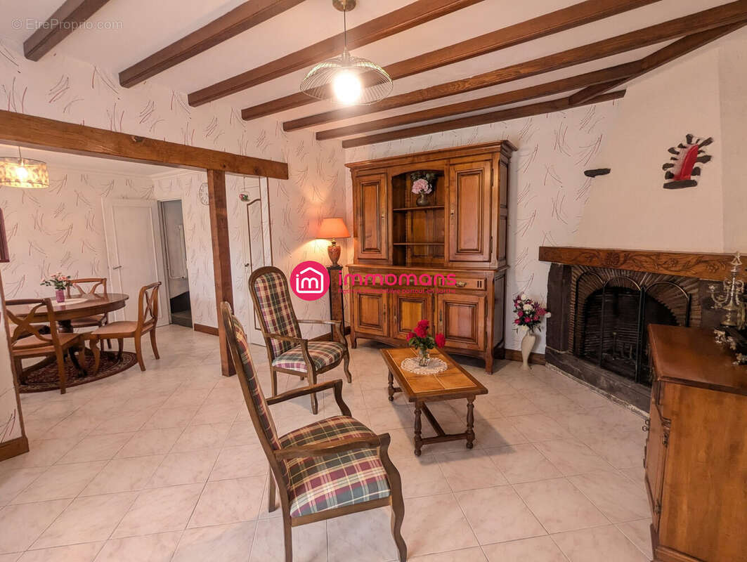 Maison à ASSE-LE-RIBOUL