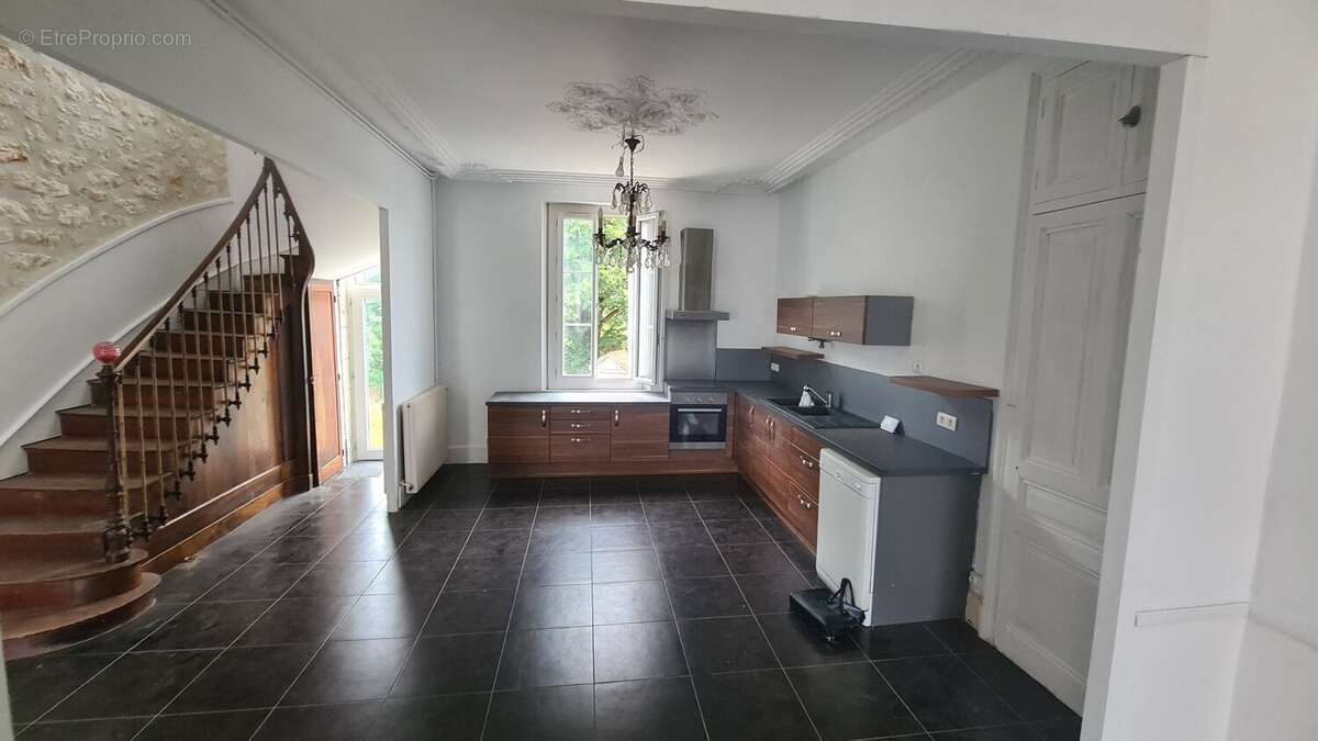 Maison à RUELLE-SUR-TOUVRE