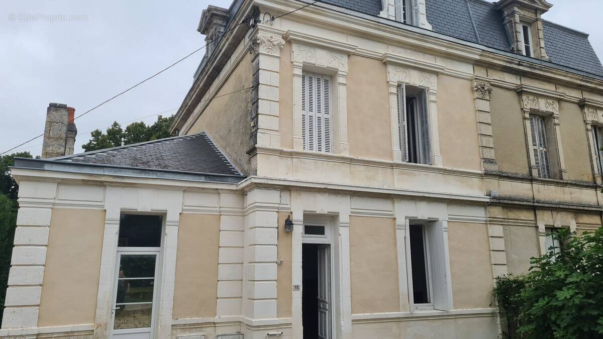 Maison à RUELLE-SUR-TOUVRE