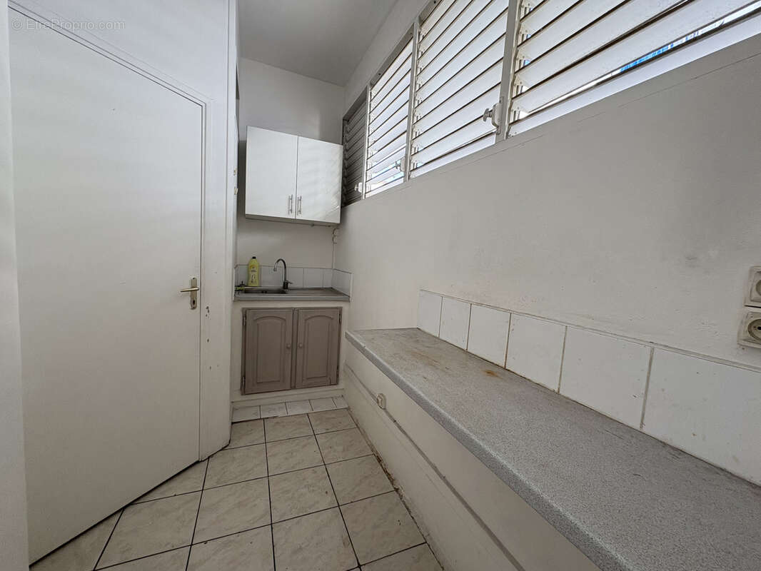 Commerce à POINTE-A-PITRE