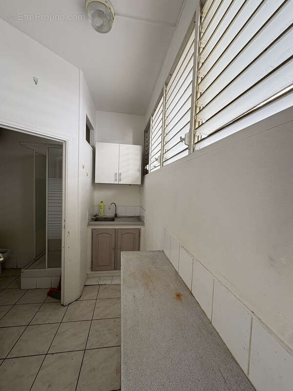 Commerce à POINTE-A-PITRE