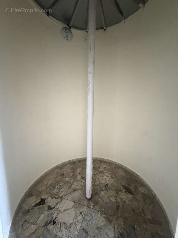 Commerce à POINTE-A-PITRE