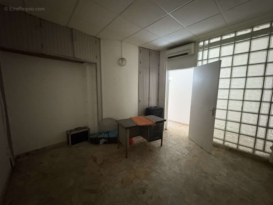 Commerce à POINTE-A-PITRE