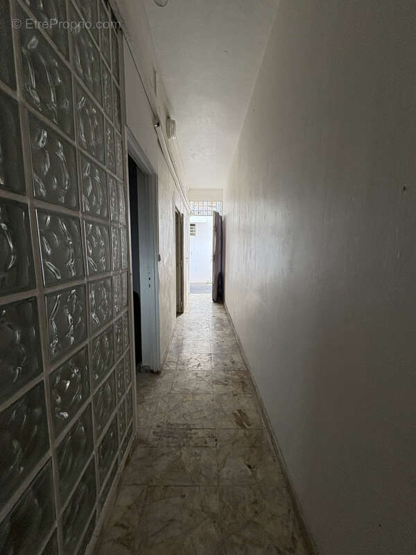 Commerce à POINTE-A-PITRE