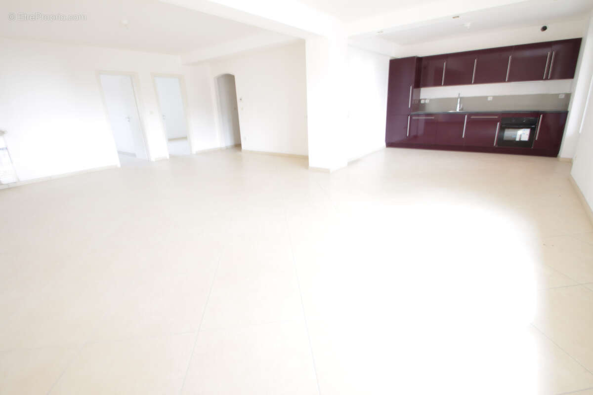 Appartement à COSNES-ET-ROMAIN