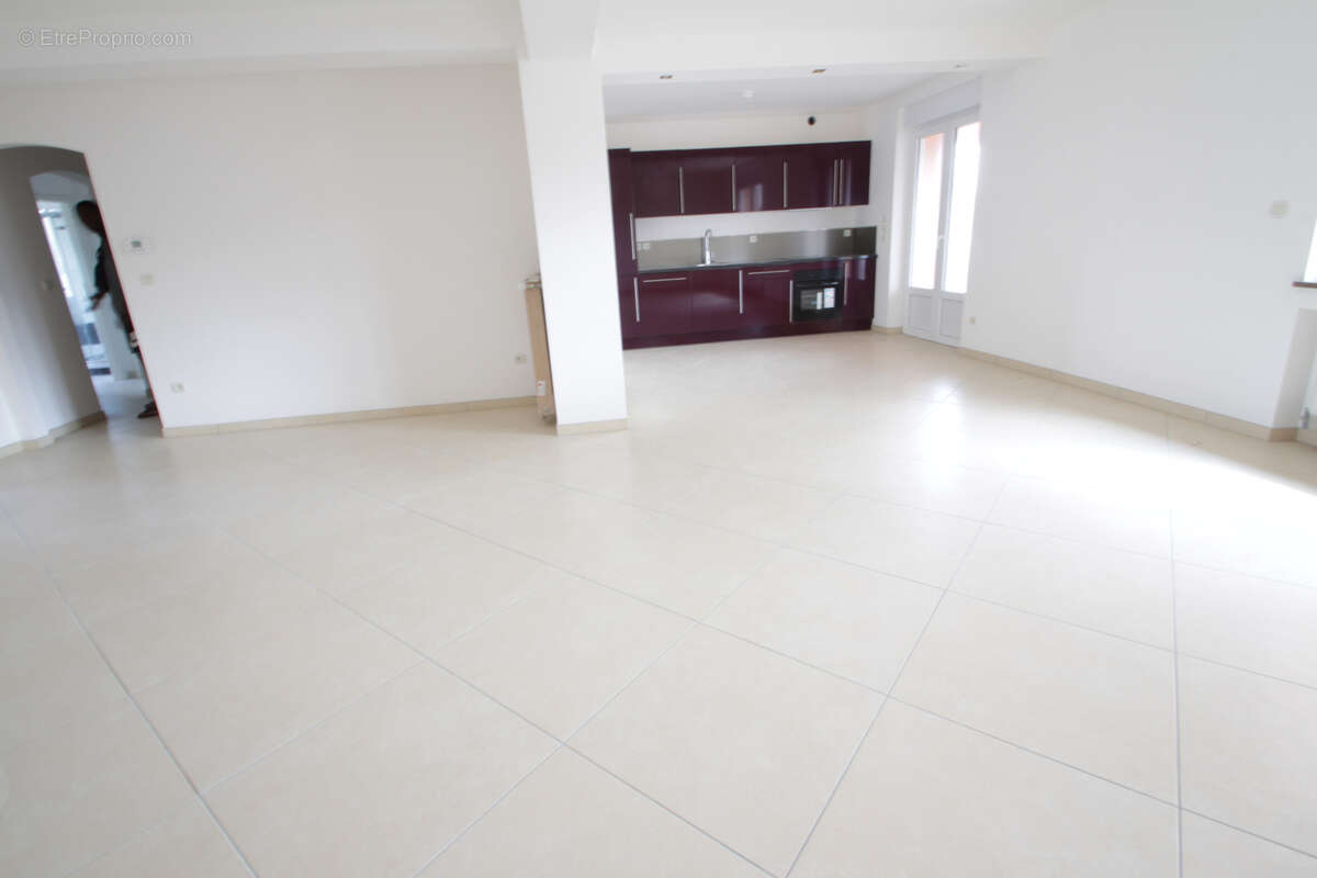 Appartement à COSNES-ET-ROMAIN