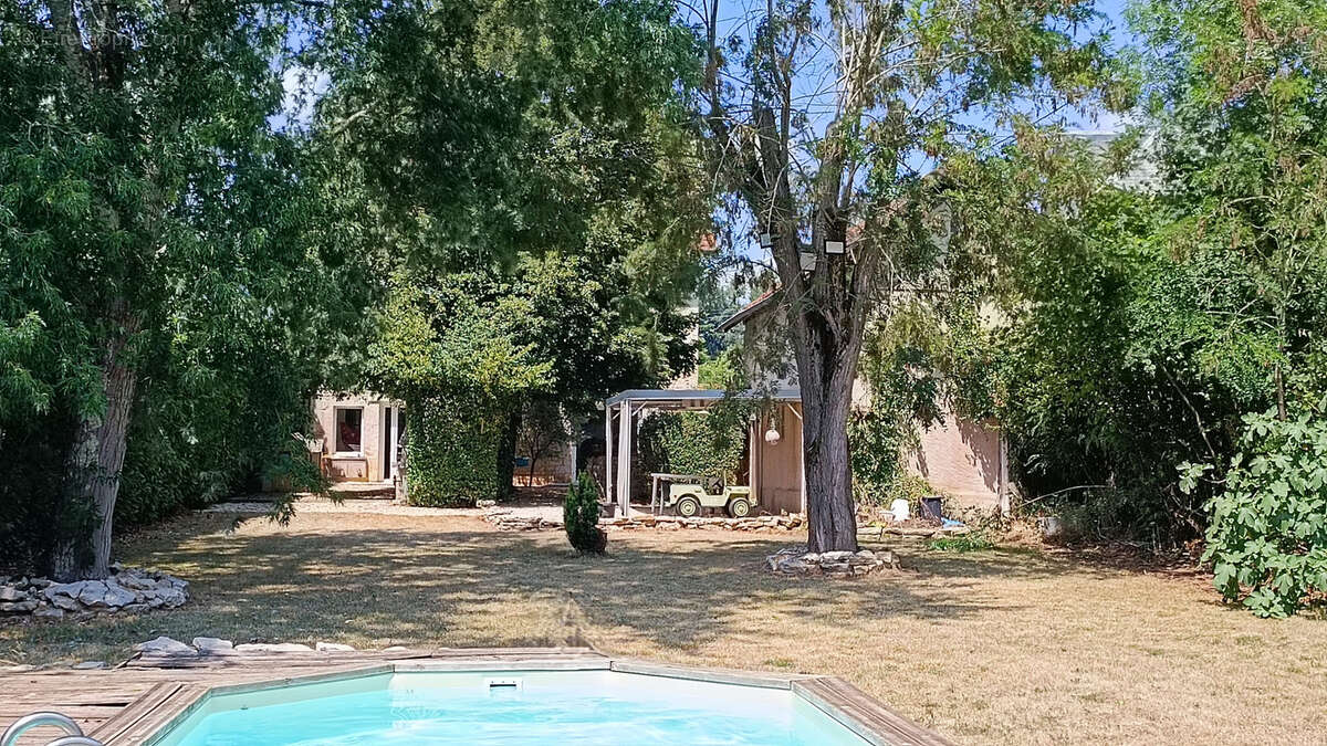 Maison à SAVIGNAC-LES-EGLISES