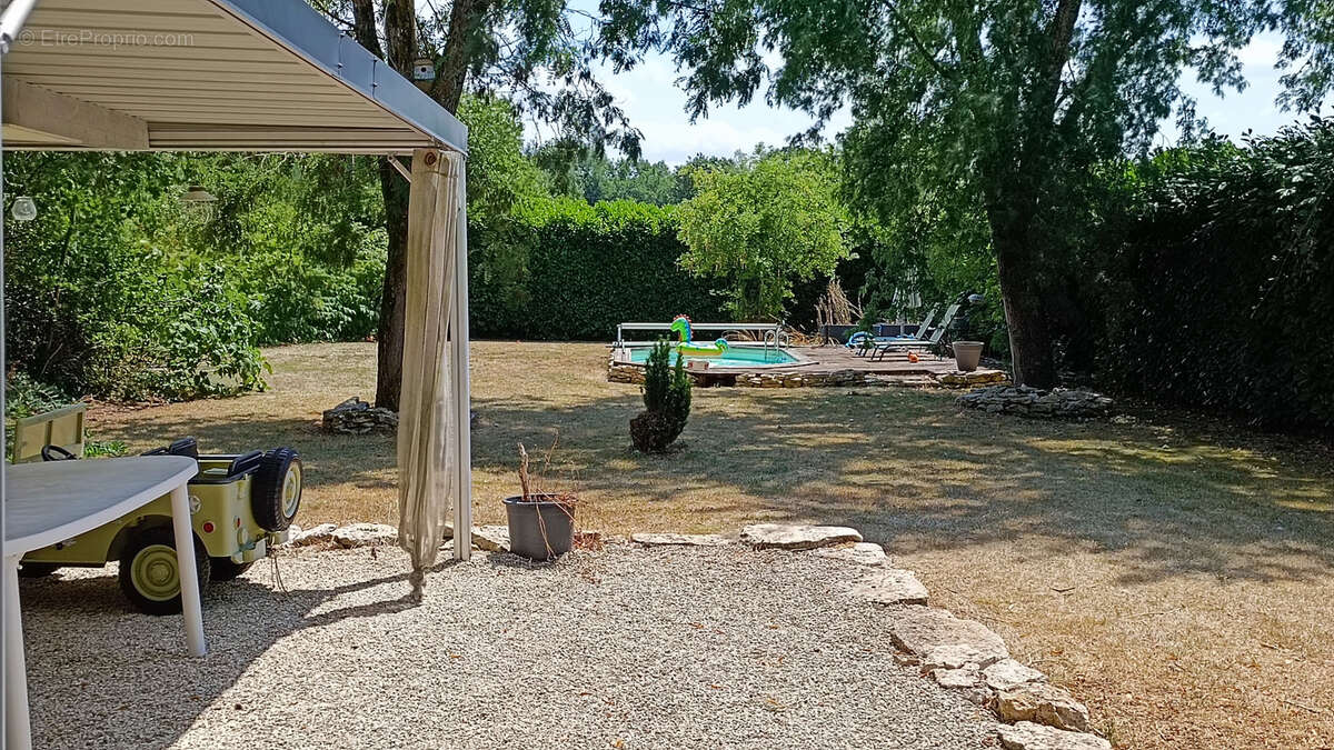 Maison à SAVIGNAC-LES-EGLISES