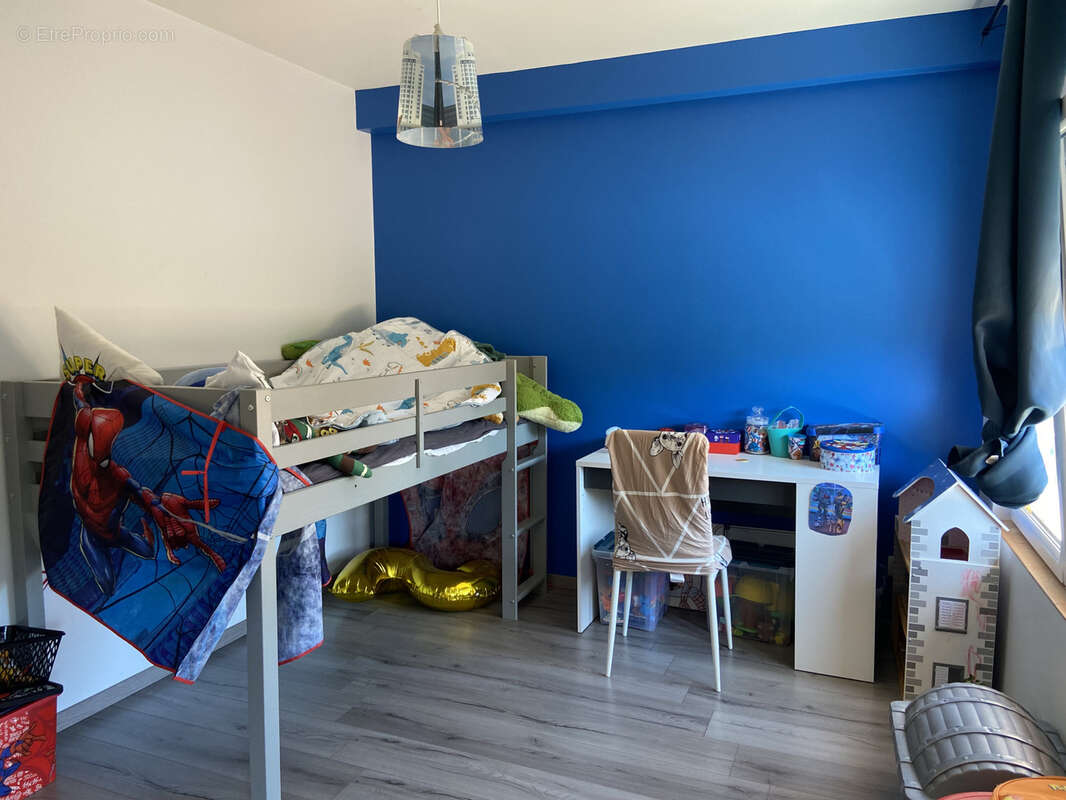 Maison à CREUZIER-LE-VIEUX