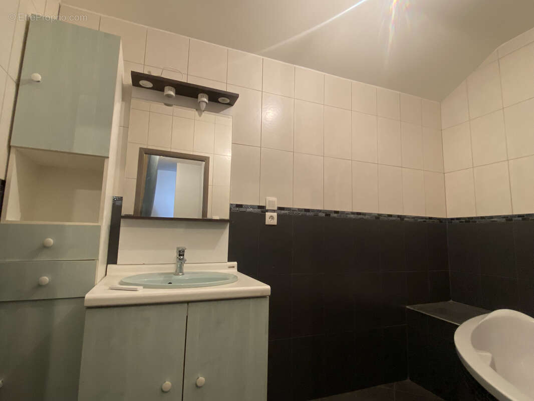 Maison à CREUZIER-LE-VIEUX