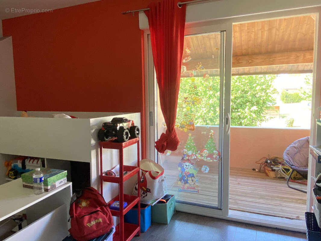 Maison à CREUZIER-LE-VIEUX