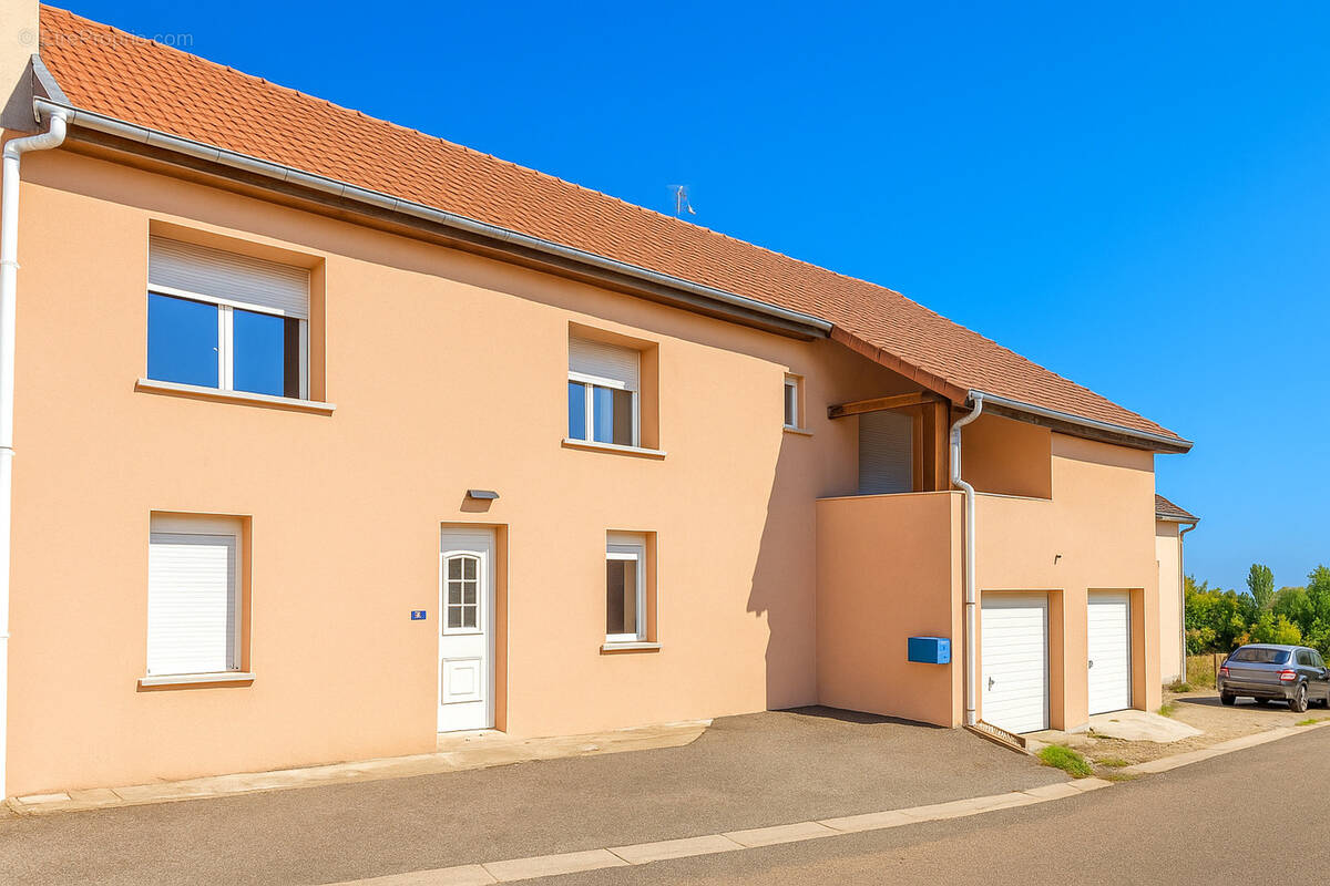 Maison à CREUZIER-LE-VIEUX