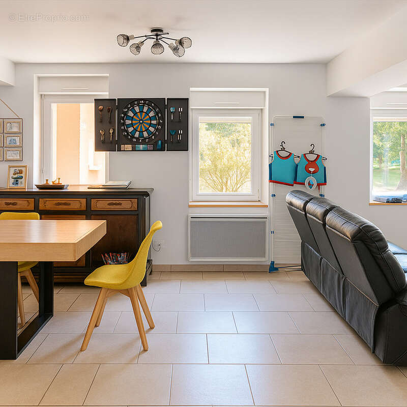 Maison à CREUZIER-LE-VIEUX