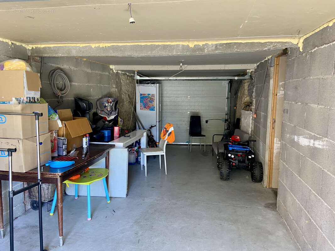 Maison à CREUZIER-LE-VIEUX